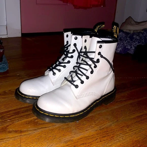 Dr.Martins. Hardly worn, in good shape! - Picture 1 of 3